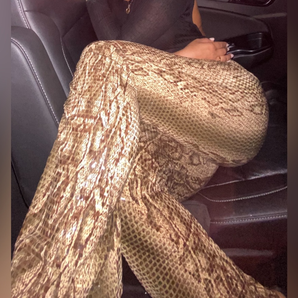 🐍 Fit and Flare Sequin Snake Pants Cache Size 2 Stretchy